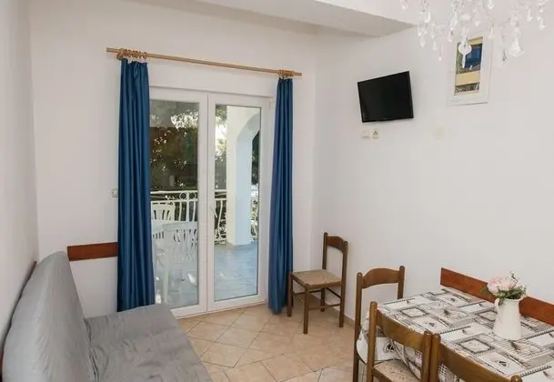 Family Apart Daire, Birden Çok Yatak, Bahçeli (Beachfront Apartment Gaj 7)