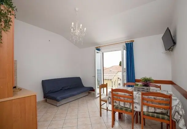 Family Apart Daire, Birden Çok Yatak, Bahçeli (Beachfront Apartment Gaj 8)