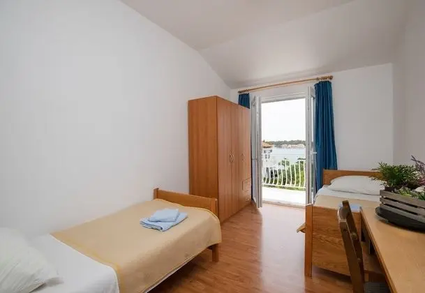 Family Apart Daire, Birden Çok Yatak, Bahçeli (Beachfront Apartment Gaj 8)