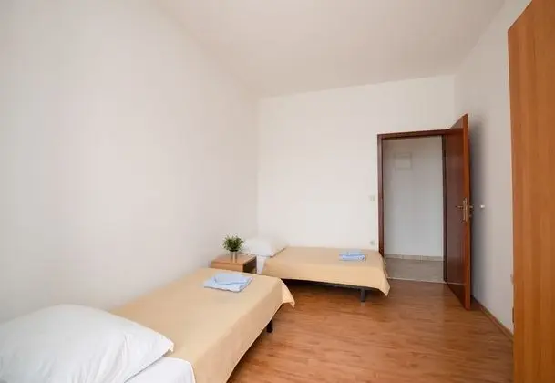 Family Apart Daire, Birden Çok Yatak, Bahçeli (Beachfront Apartment Gaj 8)