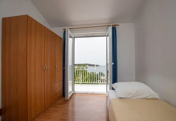 Family Apart Daire, Birden Çok Yatak, Bahçeli (Beachfront Apartment Gaj 8)