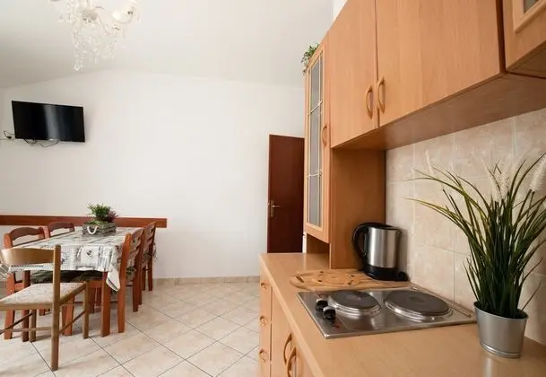 Family Apart Daire, Birden Çok Yatak, Bahçeli (Beachfront Apartment Gaj 8)