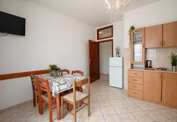 Family Apart Daire, Birden Çok Yatak, Bahçeli (Beachfront Apartment Gaj 8)