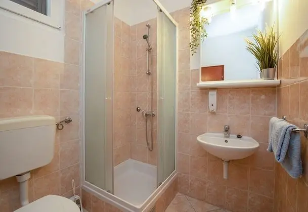 Family Apart Daire, Birden Çok Yatak, Bahçeli (Beachfront Apartment Gaj 8)