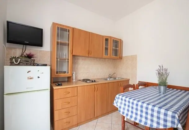 Family Apart Daire, Birden Çok Yatak, Bahçeli (Beachfront Apartment Gaj 9)