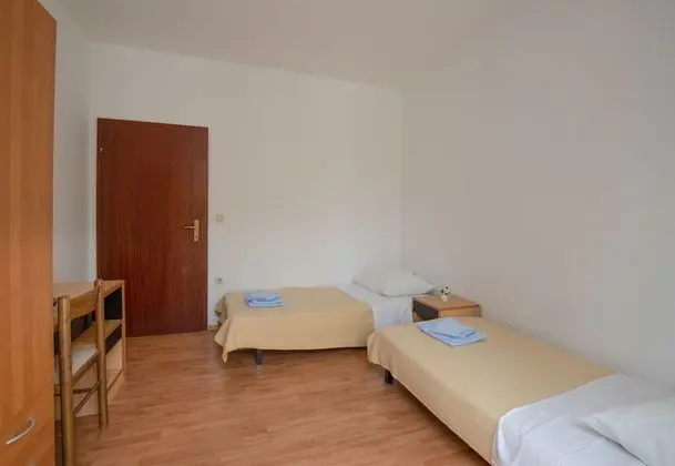 Family Apart Daire, Birden Çok Yatak, Bahçeli (Beachfront Apartment Gaj 9)