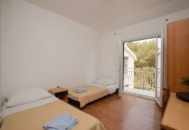 Family Apart Daire, Birden Çok Yatak, Bahçeli (Beachfront Apartment Gaj 9)