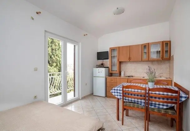 Family Apart Daire, Birden Çok Yatak, Bahçeli (Beachfront Apartment Gaj 9)