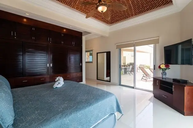 Casa Joya del Mar Beachfront