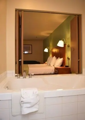 Standard Oda, 1 En Büyük (King) Boy Yatak, Sıcak Su Küveti (No Lake View)