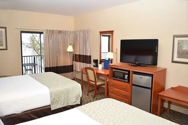 Standard Oda, 2 Büyük (Queen) Boy Yatak, Balkon, Göl Manzaralı