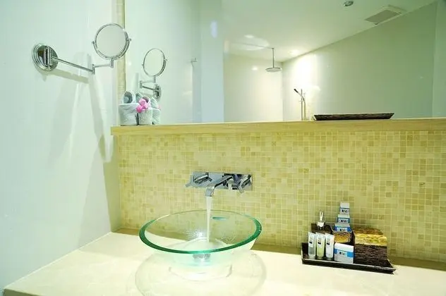 2 Bedroom White Coral Suite