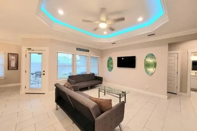 Ev (Beachside Sunrise at PCB New 226 Mbps)