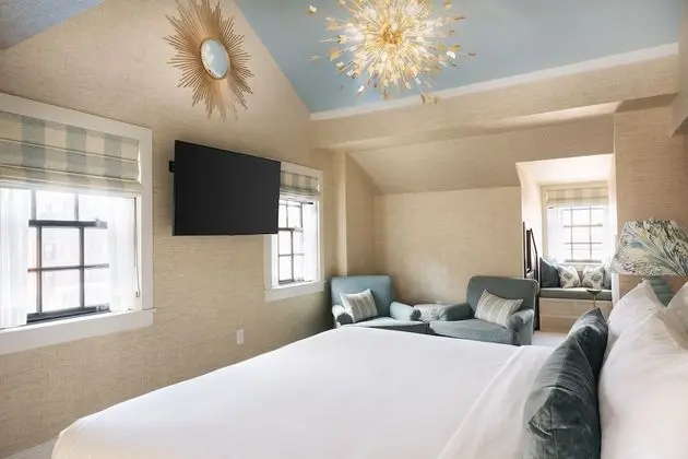 Deluxe Oda, 1 En Büyük (King) Boy Yatak, Şehir Manzaralı (Beacon Hill Suite)