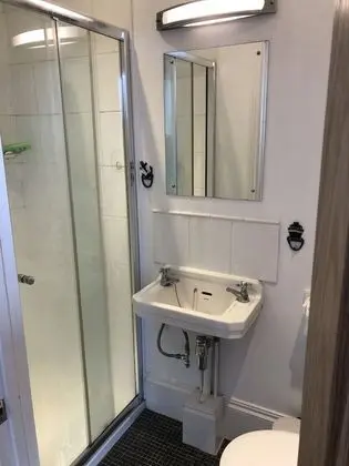 Comfort Tek Büyük veya İki Ayrı Yataklı Oda
