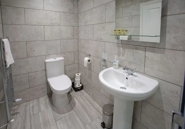 Üç Kişilik Oda