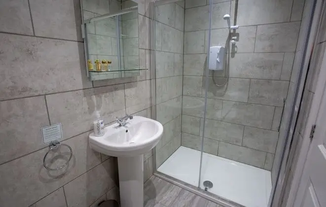 Üç Kişilik Oda
