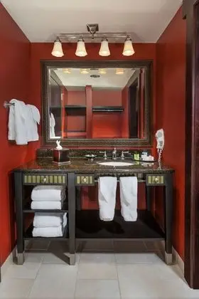 Deluxe King Guestroom
