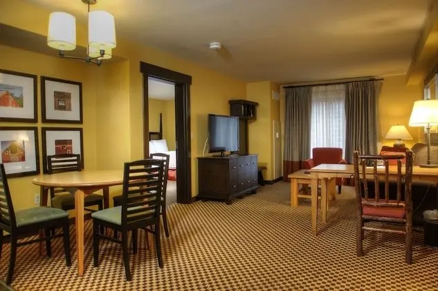 Mountain View Two Queen Beds Suite