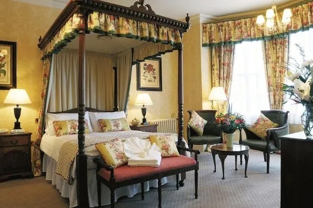 Tek Büyük Yataklı Oda (Four Poster)