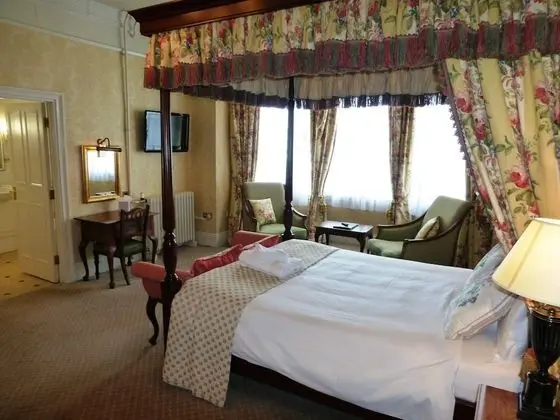 Tek Büyük Yataklı Oda (Four Poster)