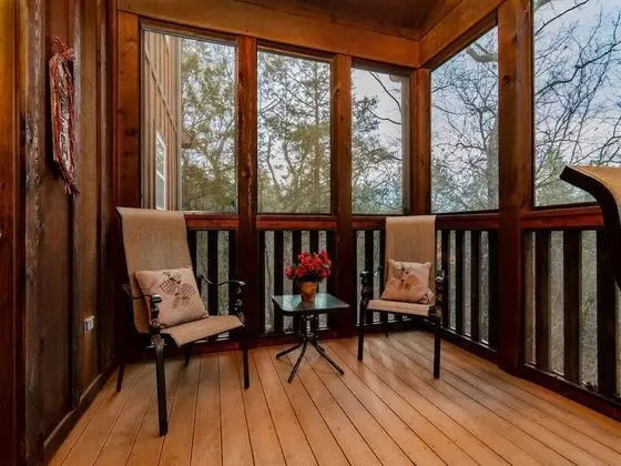 Ev (Bear Hug - Cabin comfort - OUTDOOR PO)