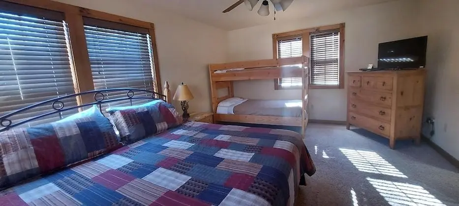 Ev (Bear Hug - Cabin comfort - OUTDOOR PO)