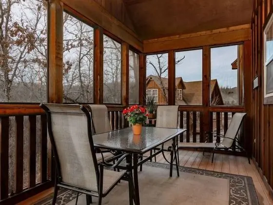 Ev (Bear Hug - Cabin comfort - OUTDOOR PO)
