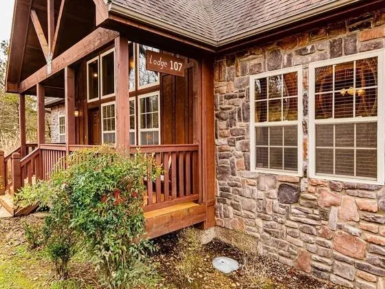 Ev (Bear Hug - Cabin comfort - OUTDOOR PO)