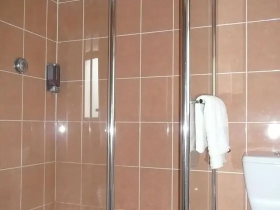 İki Ayrı Yataklı Oda, Banyolu/Duşlu