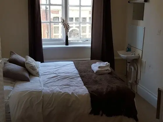 Tek Büyük Yataklı Oda, Ortak Banyo