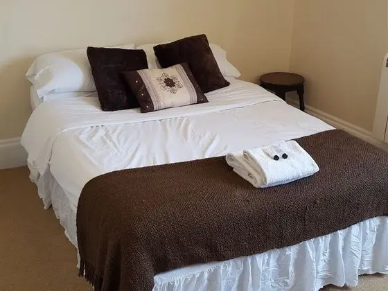 Tek Büyük Yataklı Oda, Ortak Banyo