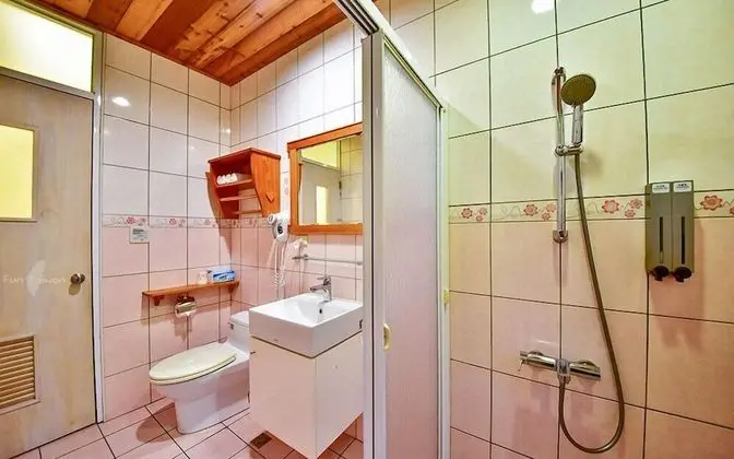 Deluxe Dört Kişilik Oda (201)