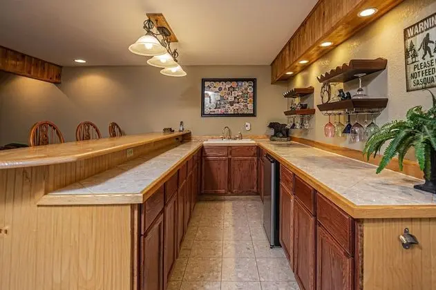 Ev, Birden Çok Yatak, Sıcak Su Havuzu