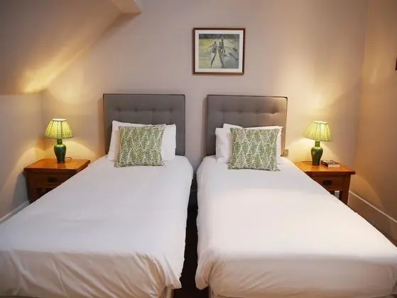 Tek Büyük veya İki Ayrı Yataklı Oda