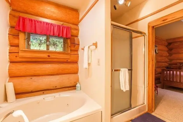 Kulübe, Birden Çok Yatak (Bear Ridge Cabin)
