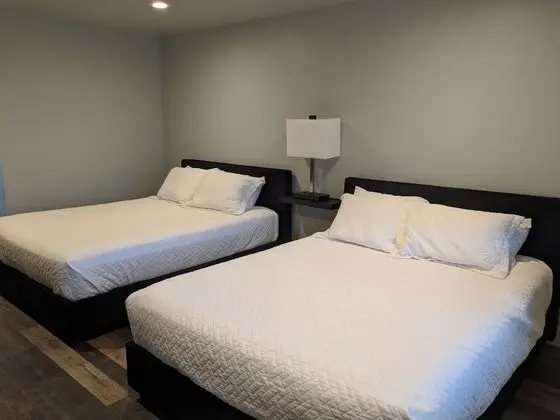 Basic Tek Kişilik Oda, 2 Büyük (Queen) Boy Yatak