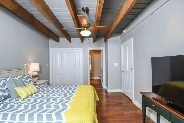 Ev, Birden Çok Yatak, Sıcak Su Havuzu