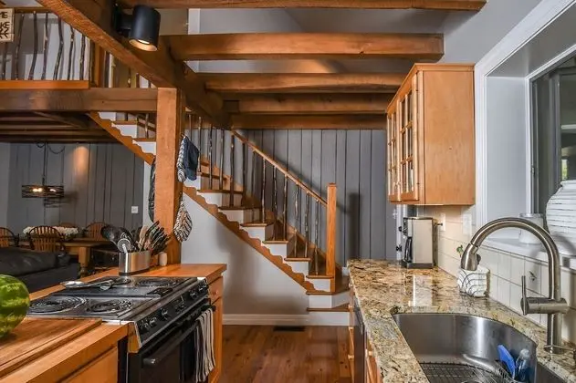 Ev, Birden Çok Yatak, Sıcak Su Havuzu