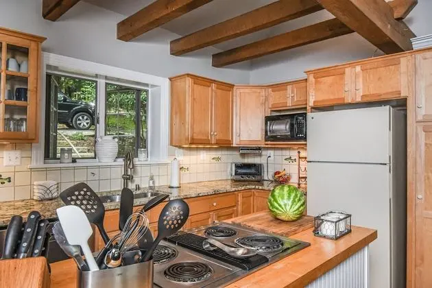 Ev, Birden Çok Yatak, Sıcak Su Havuzu