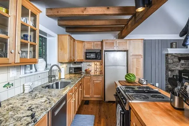 Ev, Birden Çok Yatak, Sıcak Su Havuzu