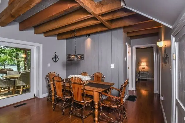 Ev, Birden Çok Yatak, Sıcak Su Havuzu