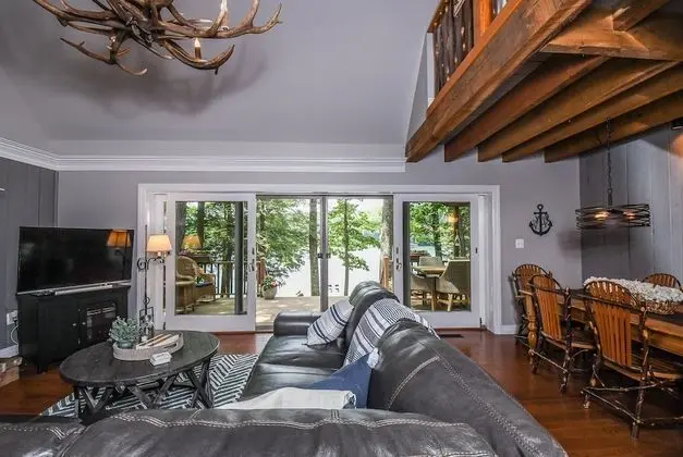 Ev, Birden Çok Yatak, Sıcak Su Havuzu