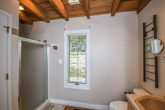 Ev, Birden Çok Yatak, Sıcak Su Havuzu