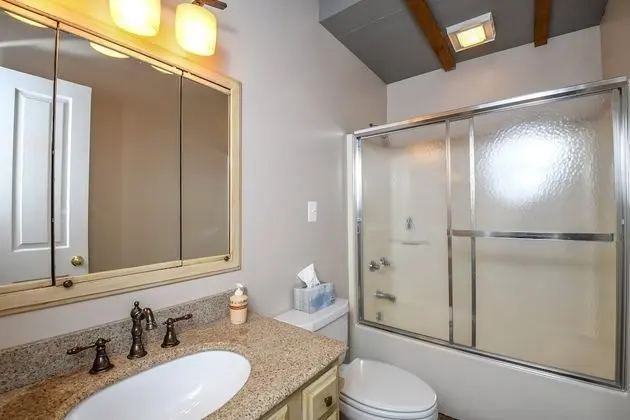 Ev, Birden Çok Yatak, Sıcak Su Havuzu