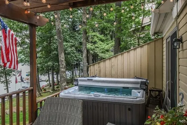 Ev, Birden Çok Yatak, Sıcak Su Havuzu