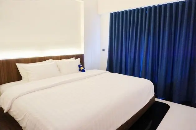 Deluxe King Room with Ensuite Bathroom