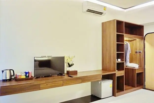 Deluxe King Room with Ensuite Bathroom