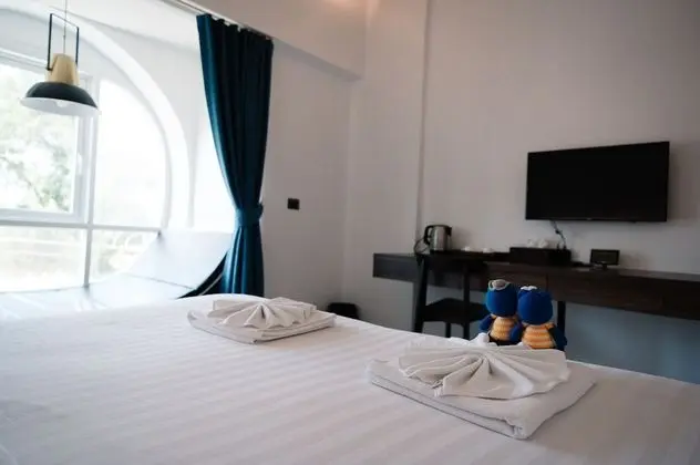 Deluxe King Room with Ensuite Bathroom
