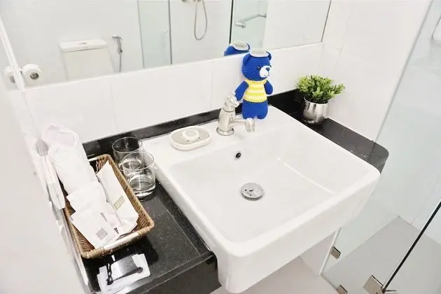Deluxe King Room with Ensuite Bathroom